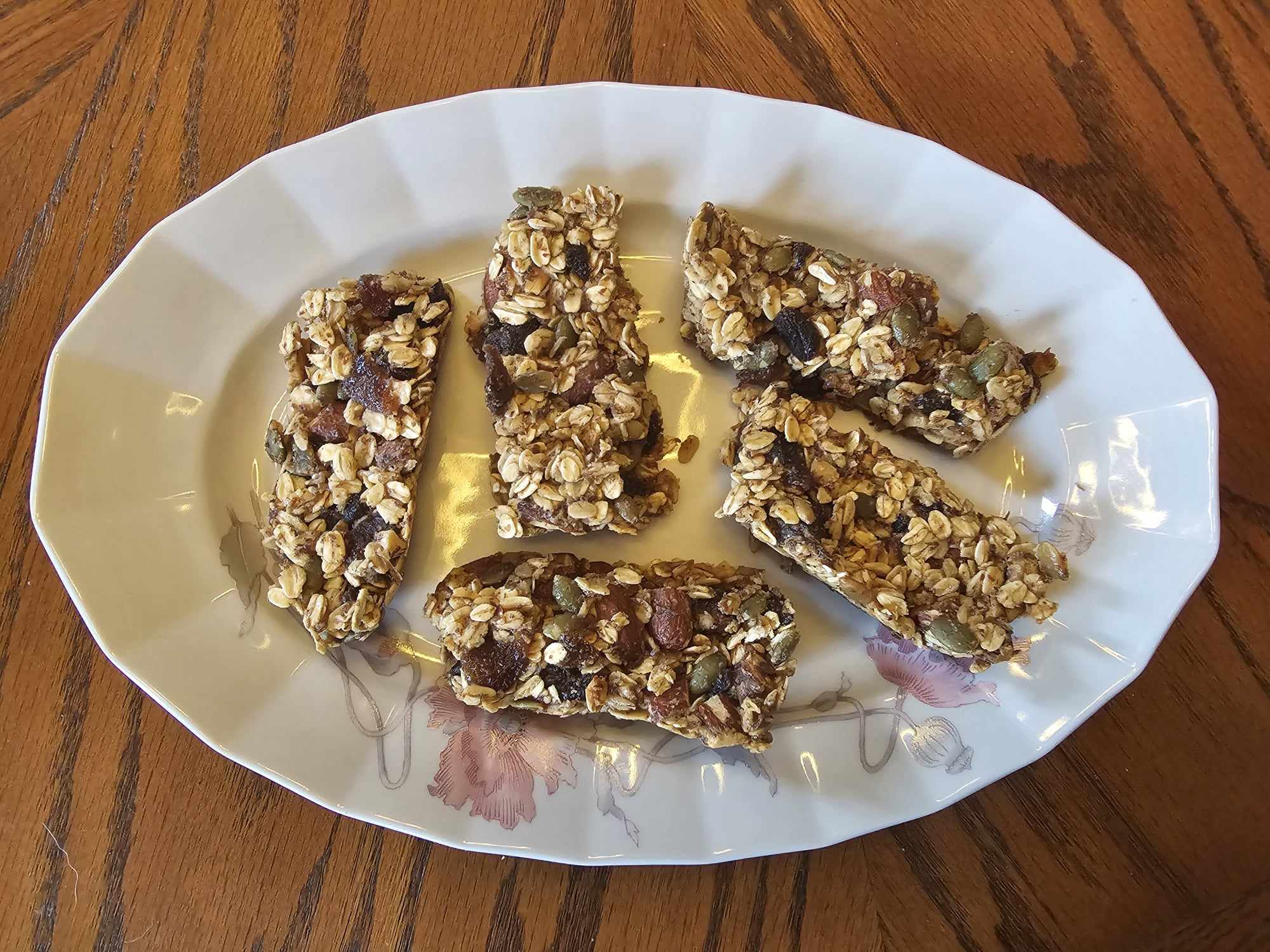 Chewy Apricot Almond Granola Bars